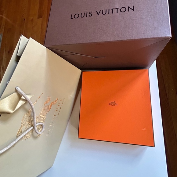 Hermes, Louis Vuitton, Burberry Bundle: Boxes, Gift Bag, Dust BagDesigner - Picture 5 of 16